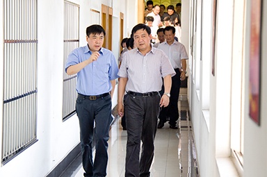 2012年7月5日，时任嘉兴市委书记李卫宁一行调研公司党建工作