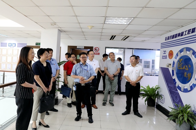 2020年7月14日，时任浙江省总工会党组成员、副主席张卫华一行莅临景兴纸业调研推进新时代产业工人队伍建设改革工作