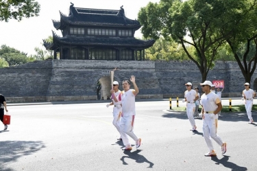 笑脸与热情刷屏！这名火炬手是景兴人！